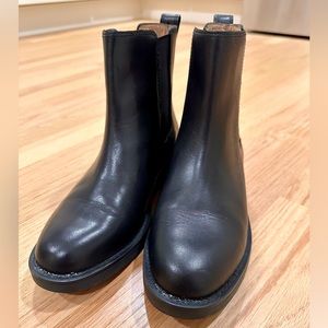Madewell Chelsea boots, size 6, black, leather